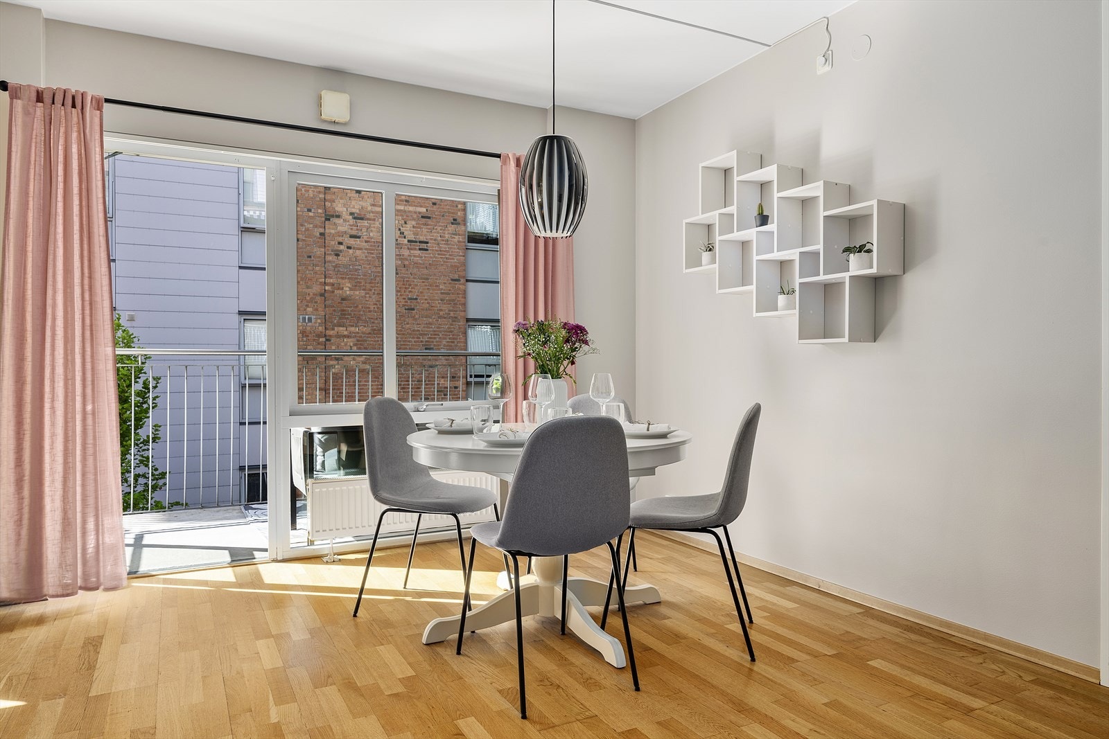 En herlig 3-roms hjørneleilighet som byr på en god planløsning med hyggelig balkong Galleribilde