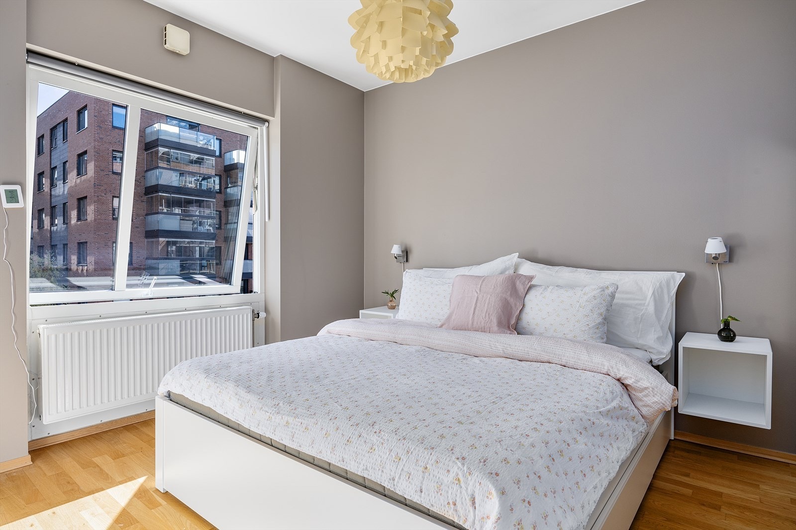 I leiligheten finner du to herlige soverom, begge vendt mot rolige omgivelser Galleribilde