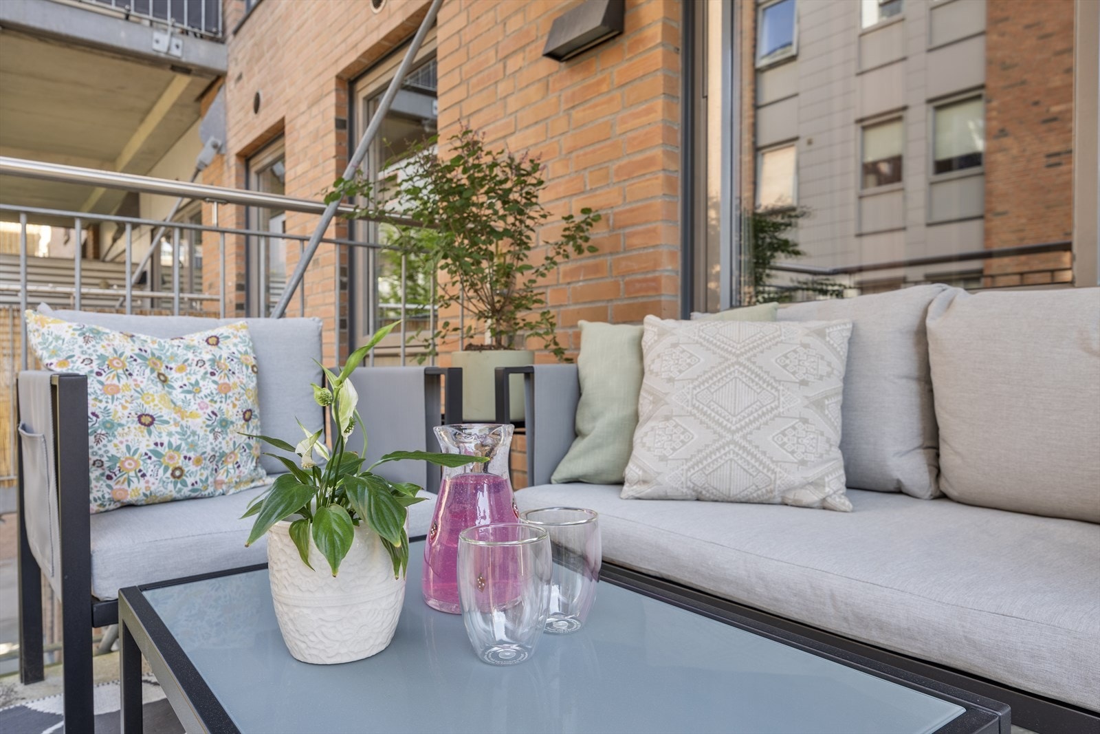 Nyt solen fra rundt klokken 12 til 17 på sommerstid Galleribilde