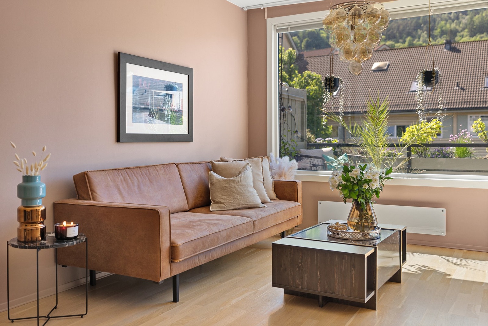 Slette vegger malt i lune, fine fargetoner Galleribilde