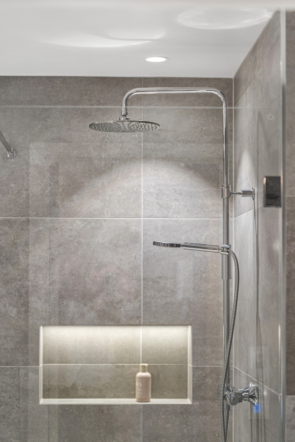 Dusj med dobbelt dusjhode Galleribilde