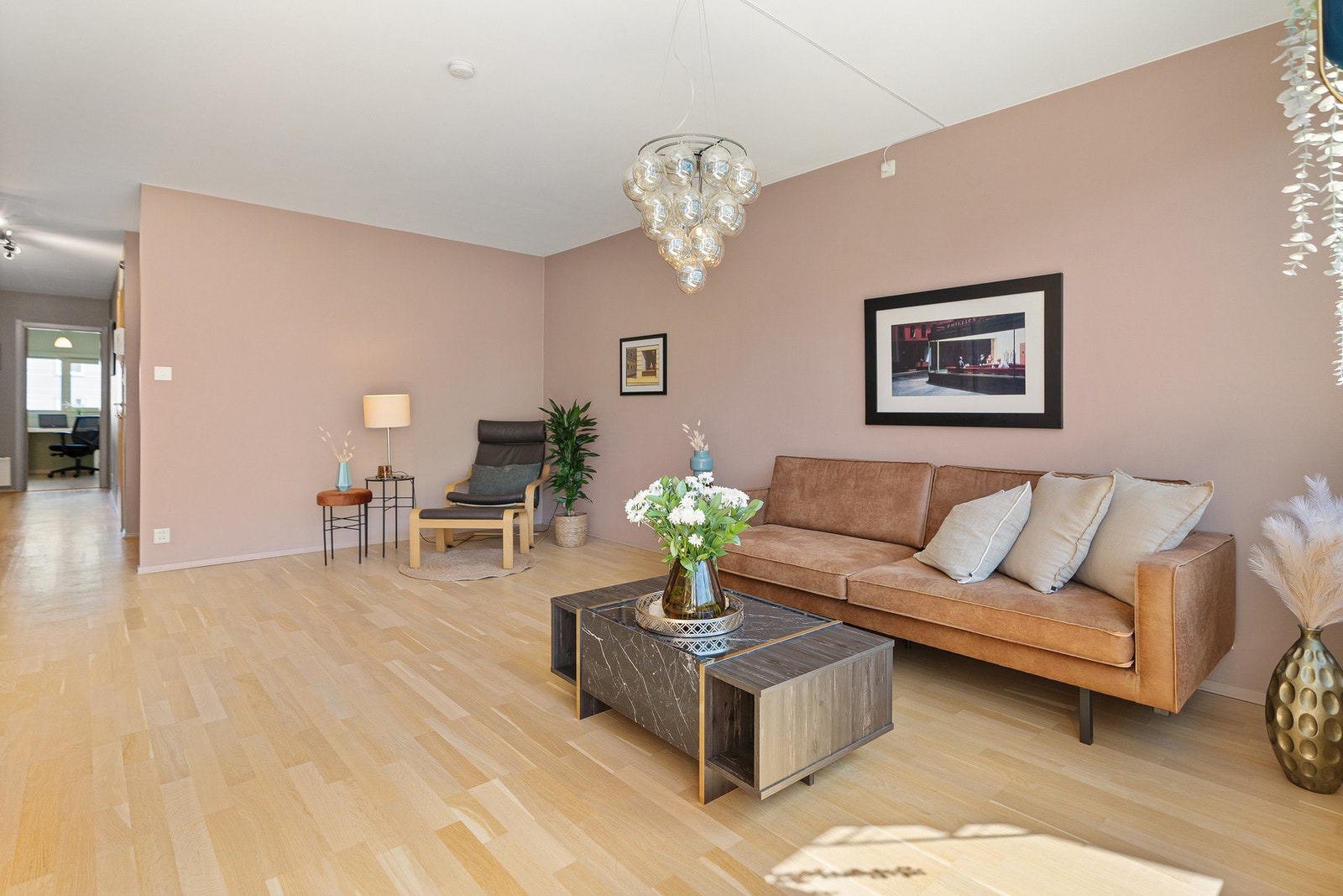 Åpen og fin løsning gir ekstra god romfølelse Galleribilde