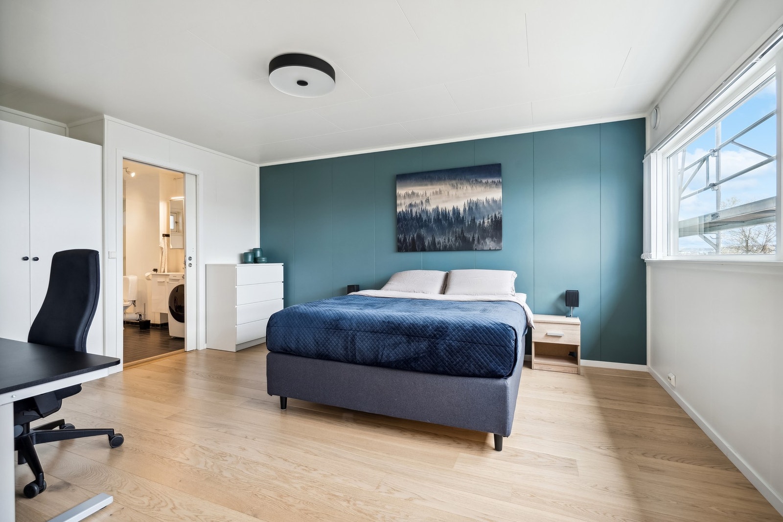 Fra soverommet har du også inngang til bad. Galleribilde