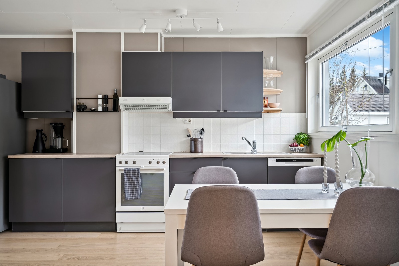 Også god plass til spisebord i tilknytning kjøkkenet. Galleribilde