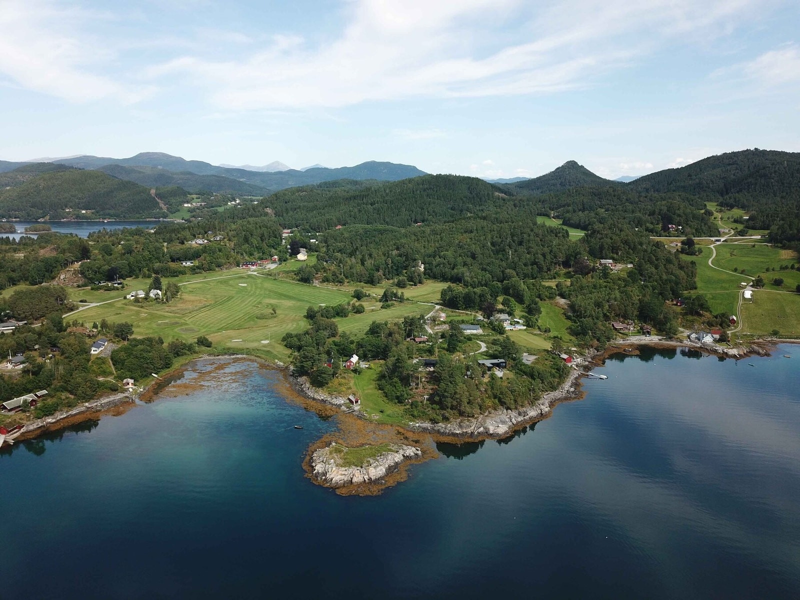 Dronefoto over tomteområdet Galleribilde
