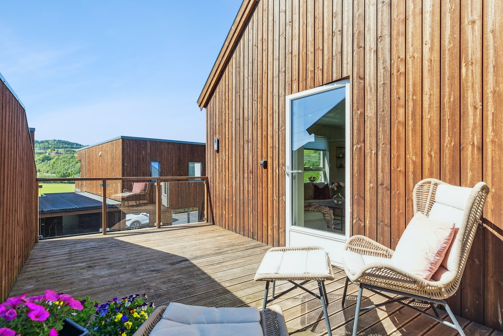 Terrassen kan skilte med langstrakt, naturskjønn utsikt. Galleribilde