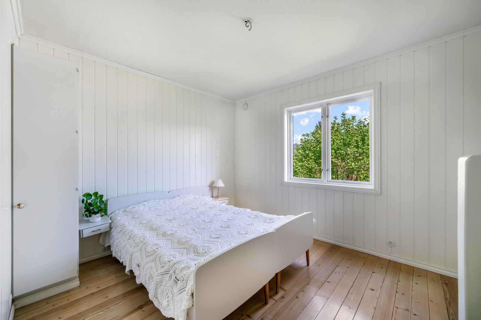 Boligen inneholder tre store soverom, med mulighet for et fjerde. Alle rommene har god plass til både dobbeltseng og garderobeløsninger. Galleribilde