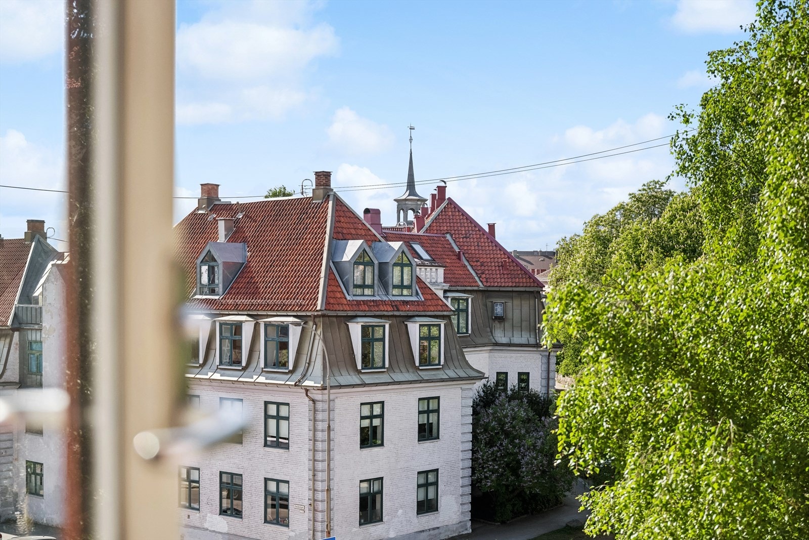 Usjenert beliggenhet med flott utsyn. Galleribilde