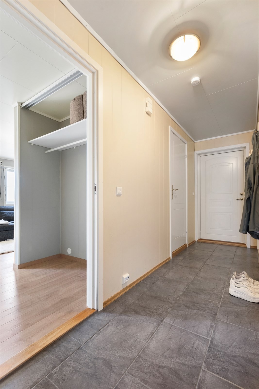 Romslig gang Galleribilde