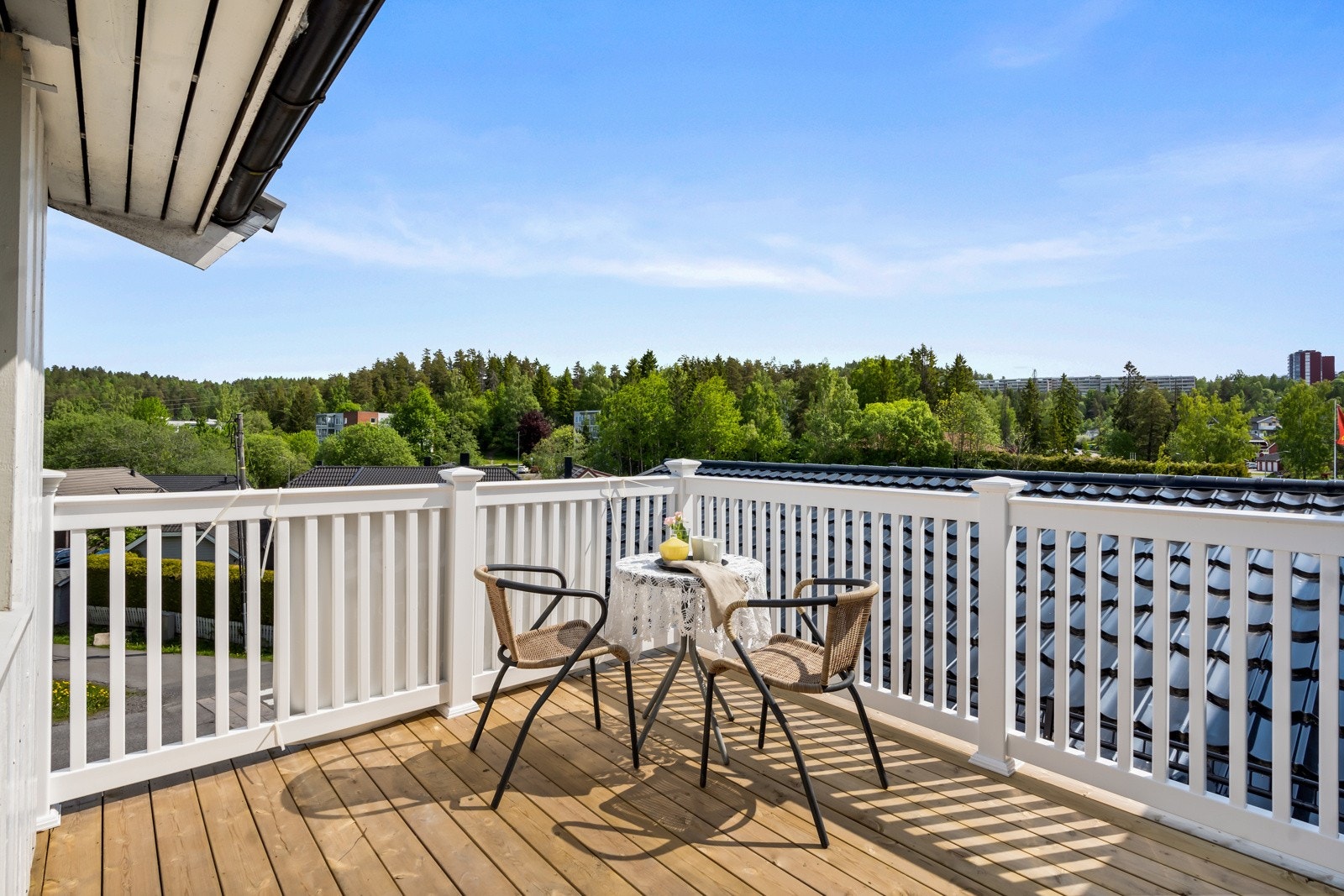 Fra hovedsoverommet har du utgang til veranda på 9,8m2 vendt mot Sør-Øst. Galleribilde