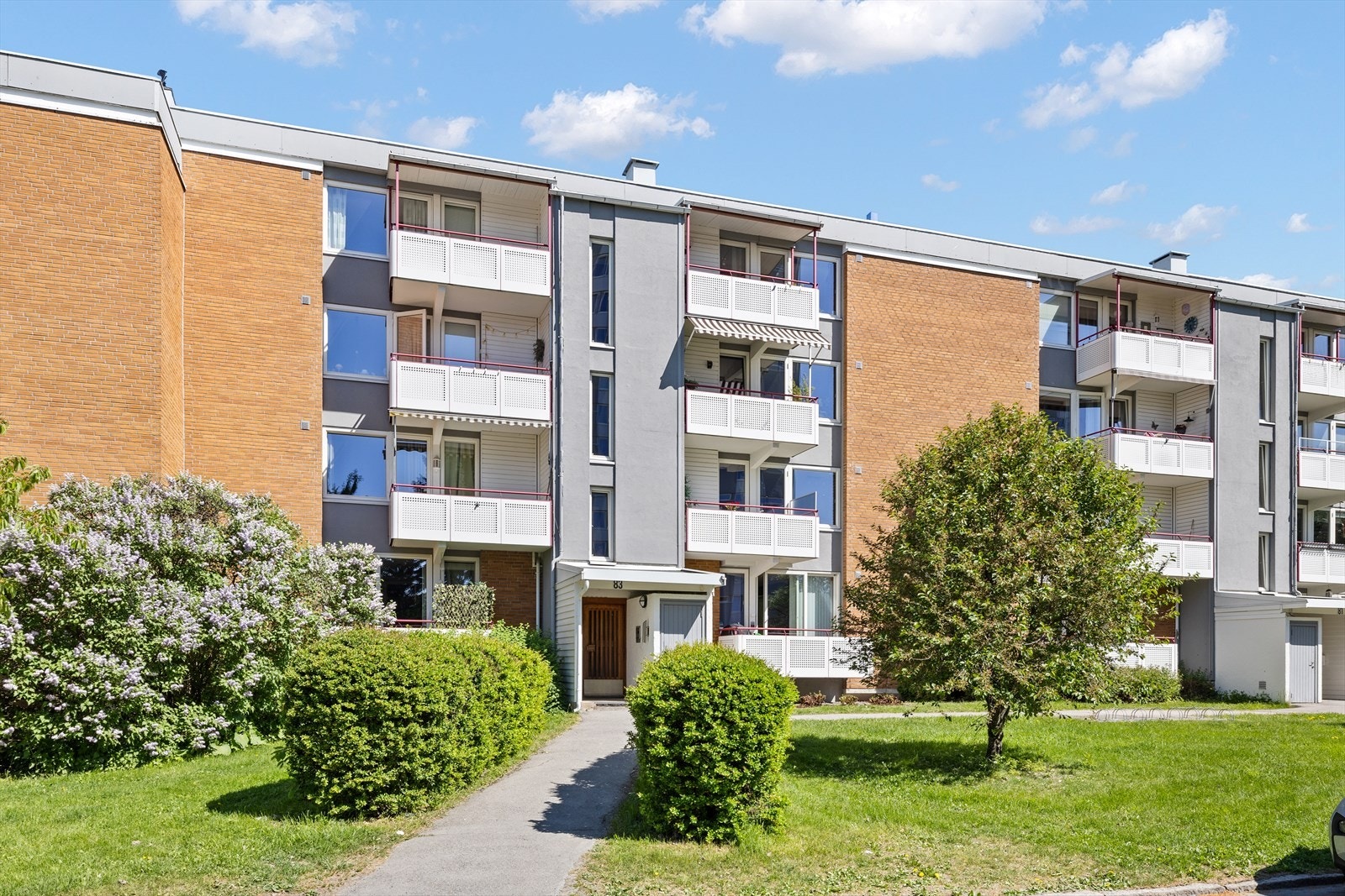 Leiligheten ligger fint til i 2. etasje i et rolig og populært område på Manglerud Galleribilde