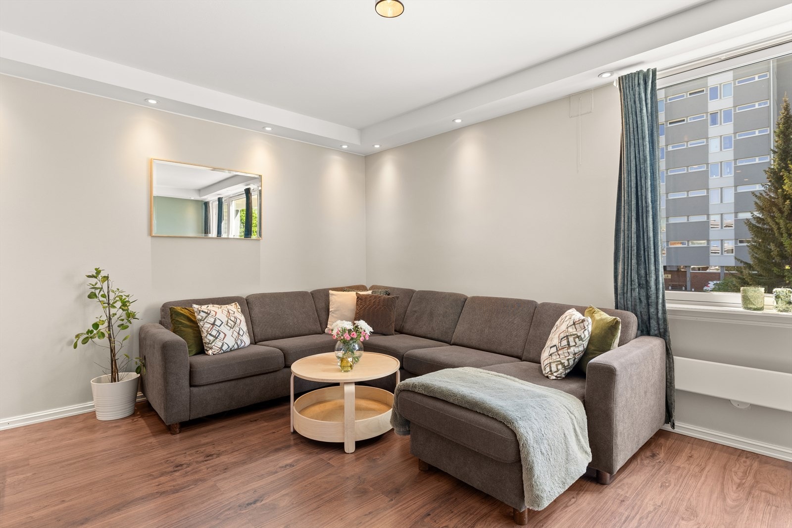Det er god plass til sofagruppe Galleribilde