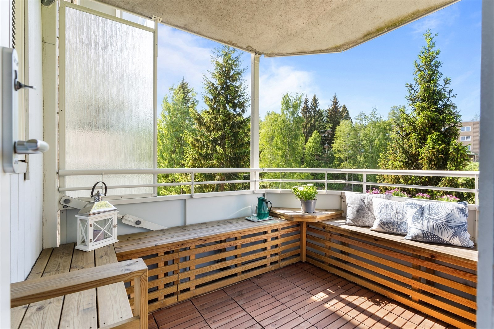 Balkongen er på hele 7 kvm, og er en fin forlengelse av leiligheten i sommerhalvåret. Galleribilde