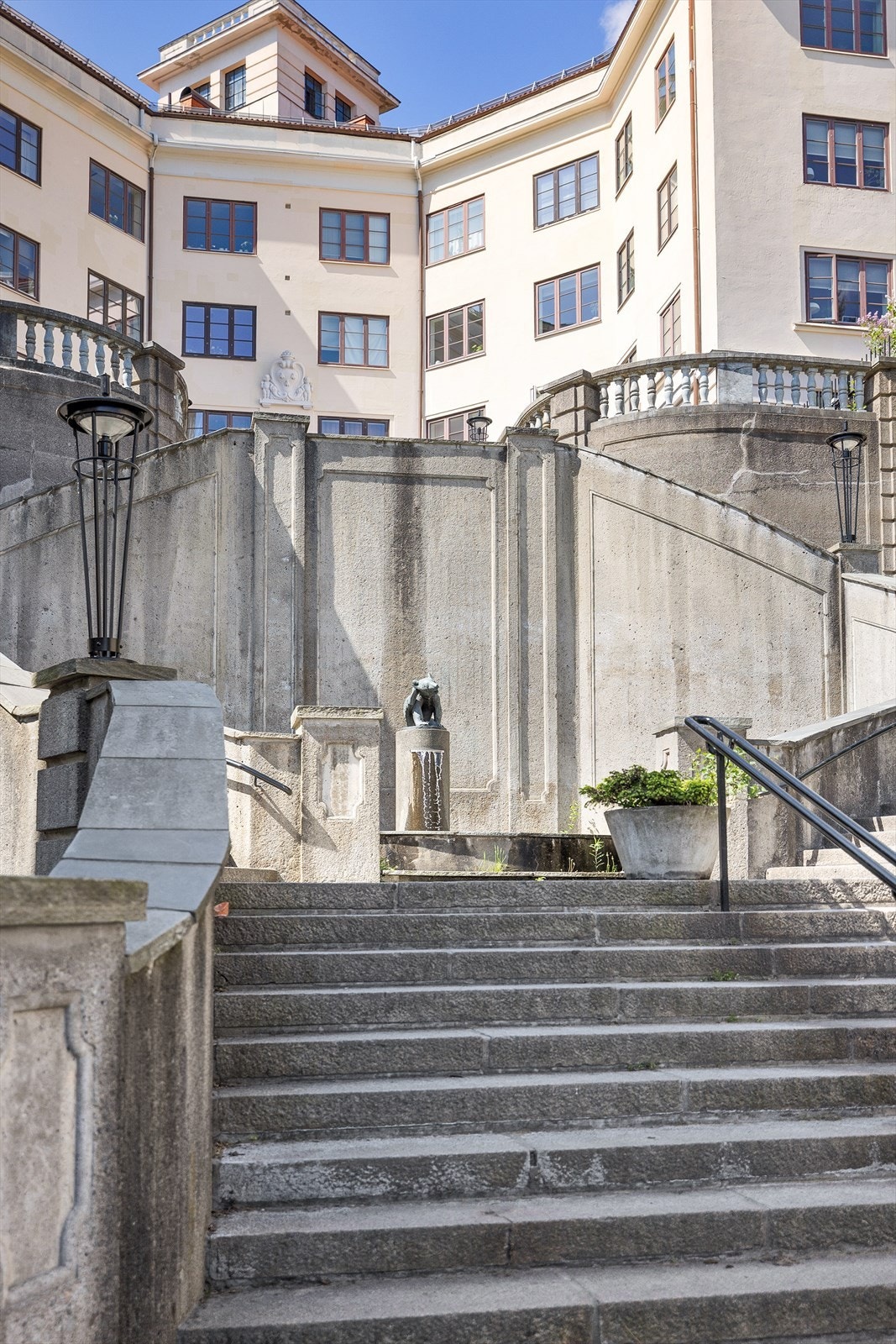 Leiligheten ligger rett ved den anerkjente "Ulvetrappen" Galleribilde