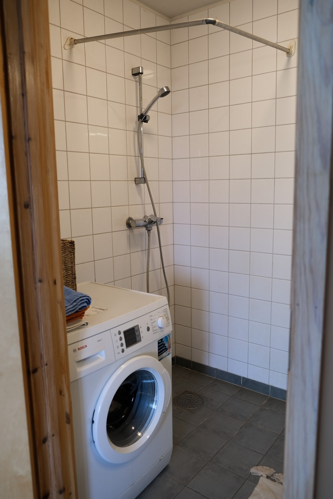 Badet har også vaskemaskin Galleribilde