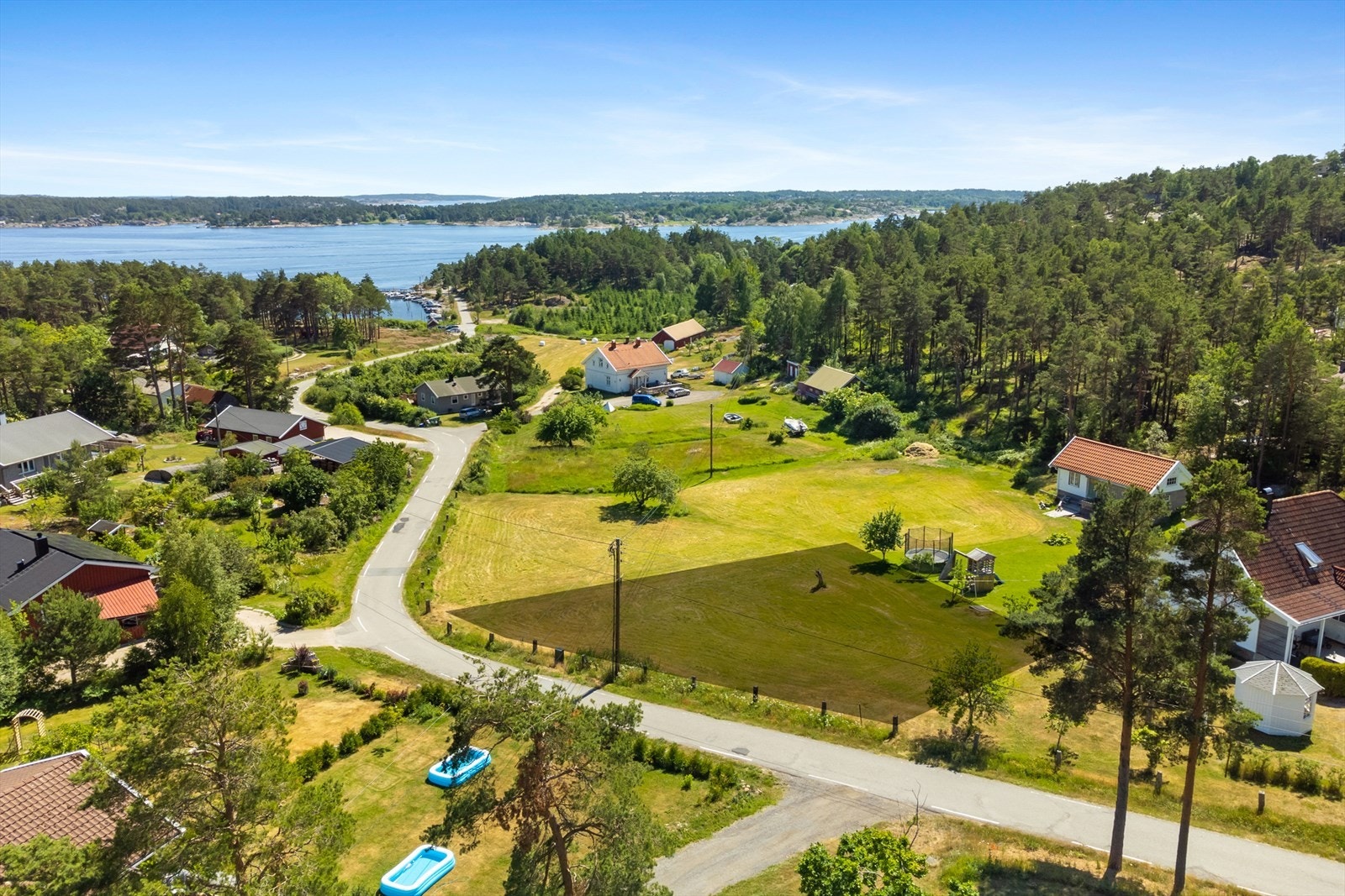 Tomta ligger i Sydengen på Spjærøy Galleribilde