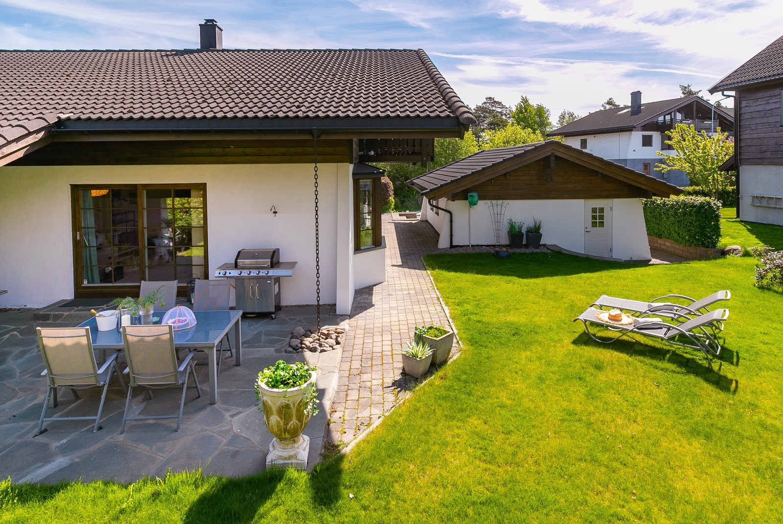 Her er det fine soner og godt nok plass for hagehygge. Galleribilde