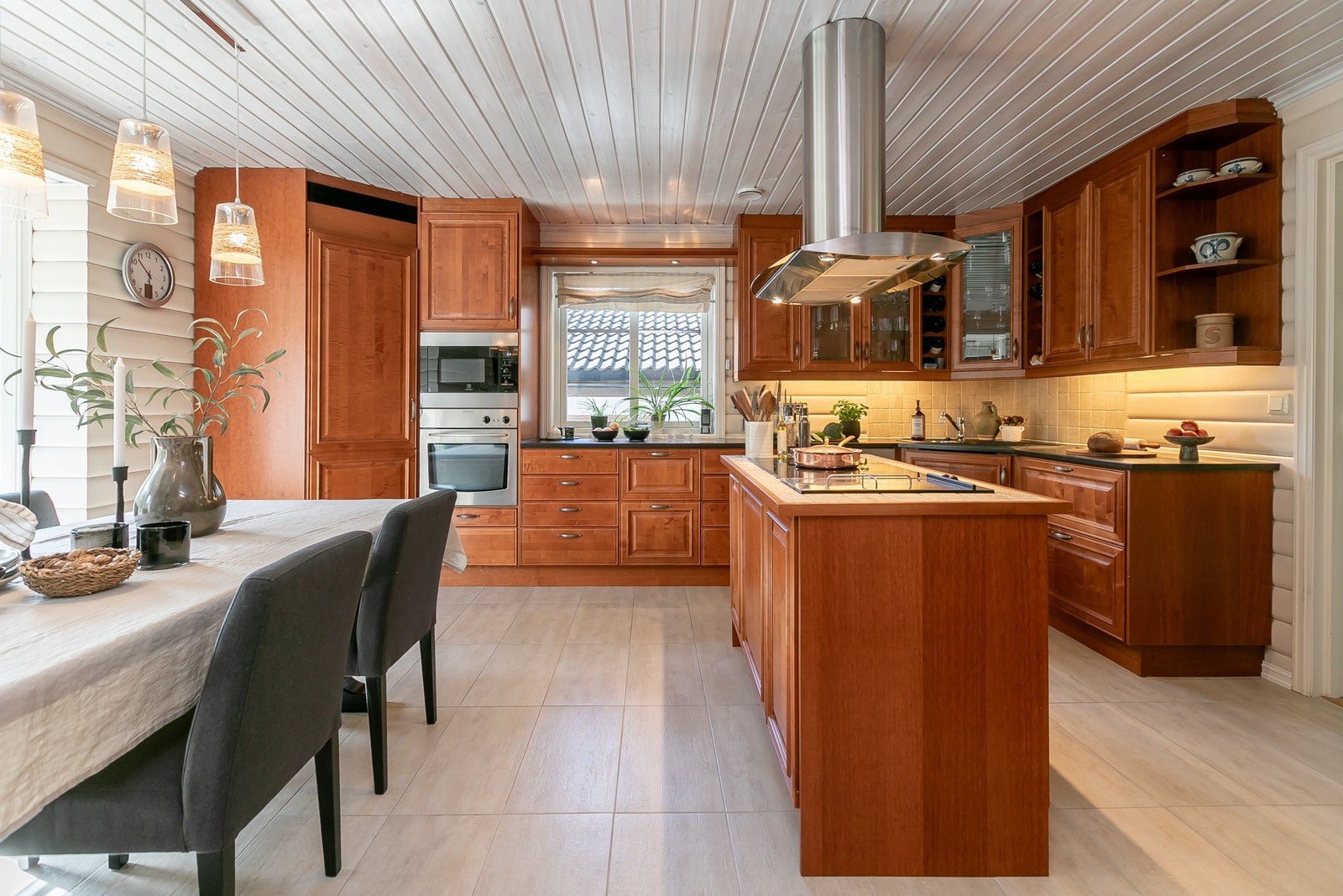 Gulv med fliser og vannbåren gulvvarme Galleribilde