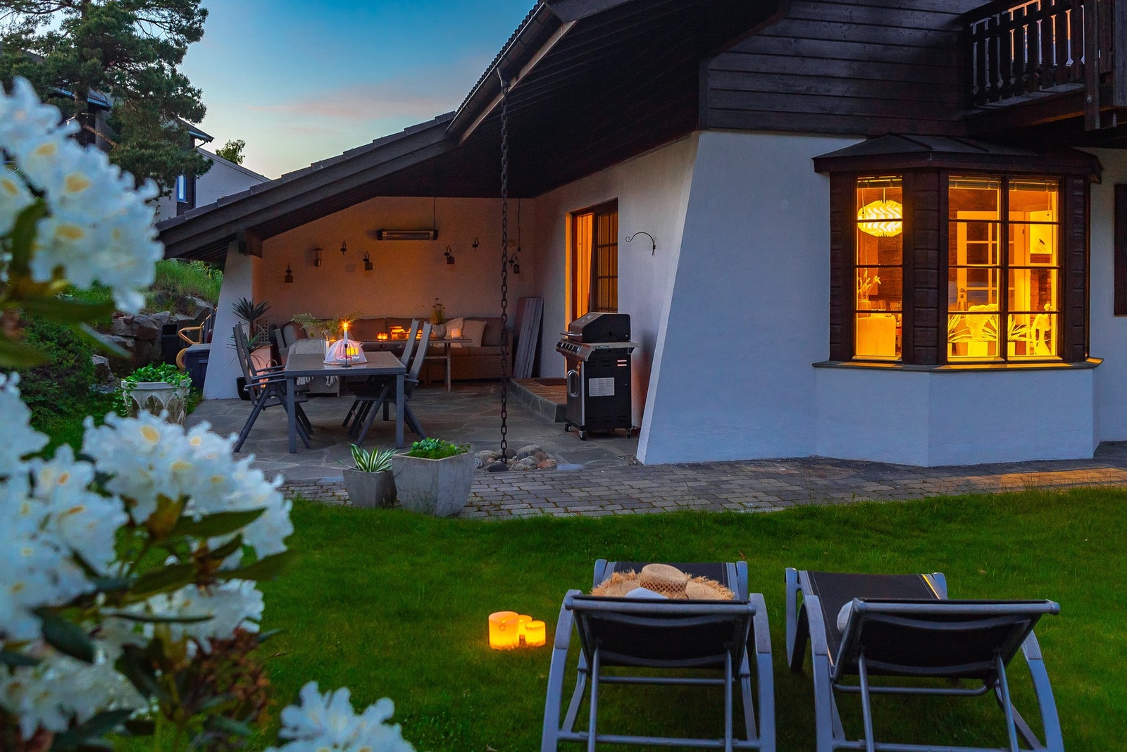 Skjermet og fin hage. Galleribilde