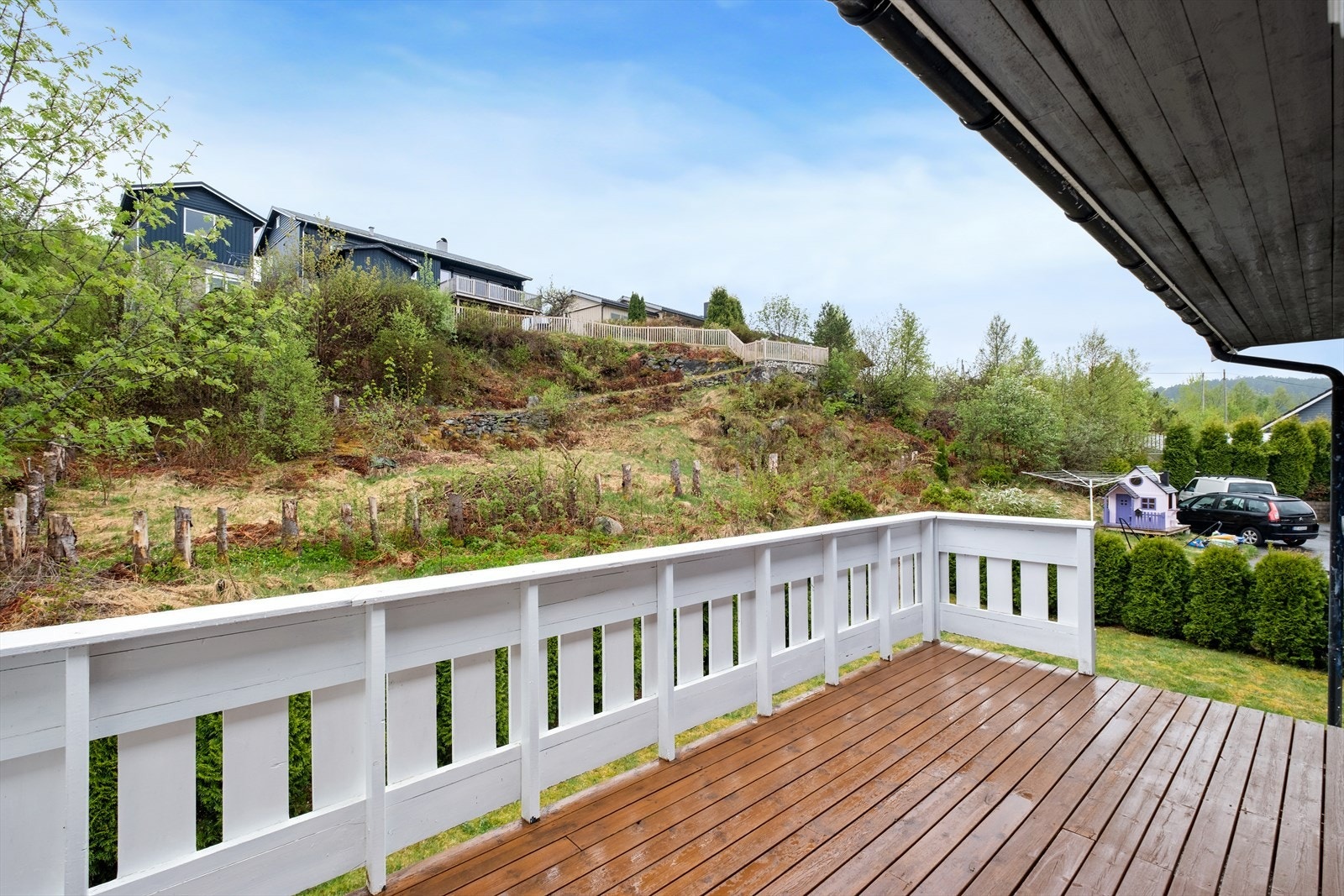Skjermet veranda mot syd med gode solforhold Galleribilde