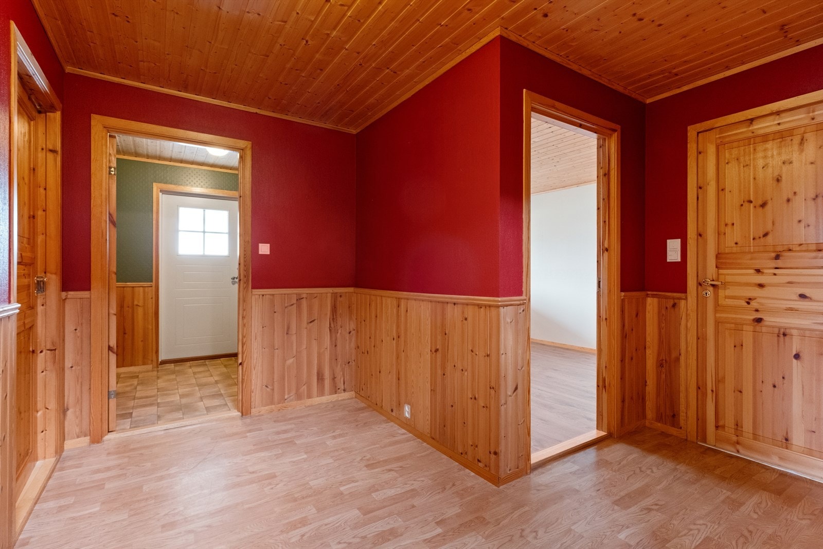 Fra hall mot entré Galleribilde