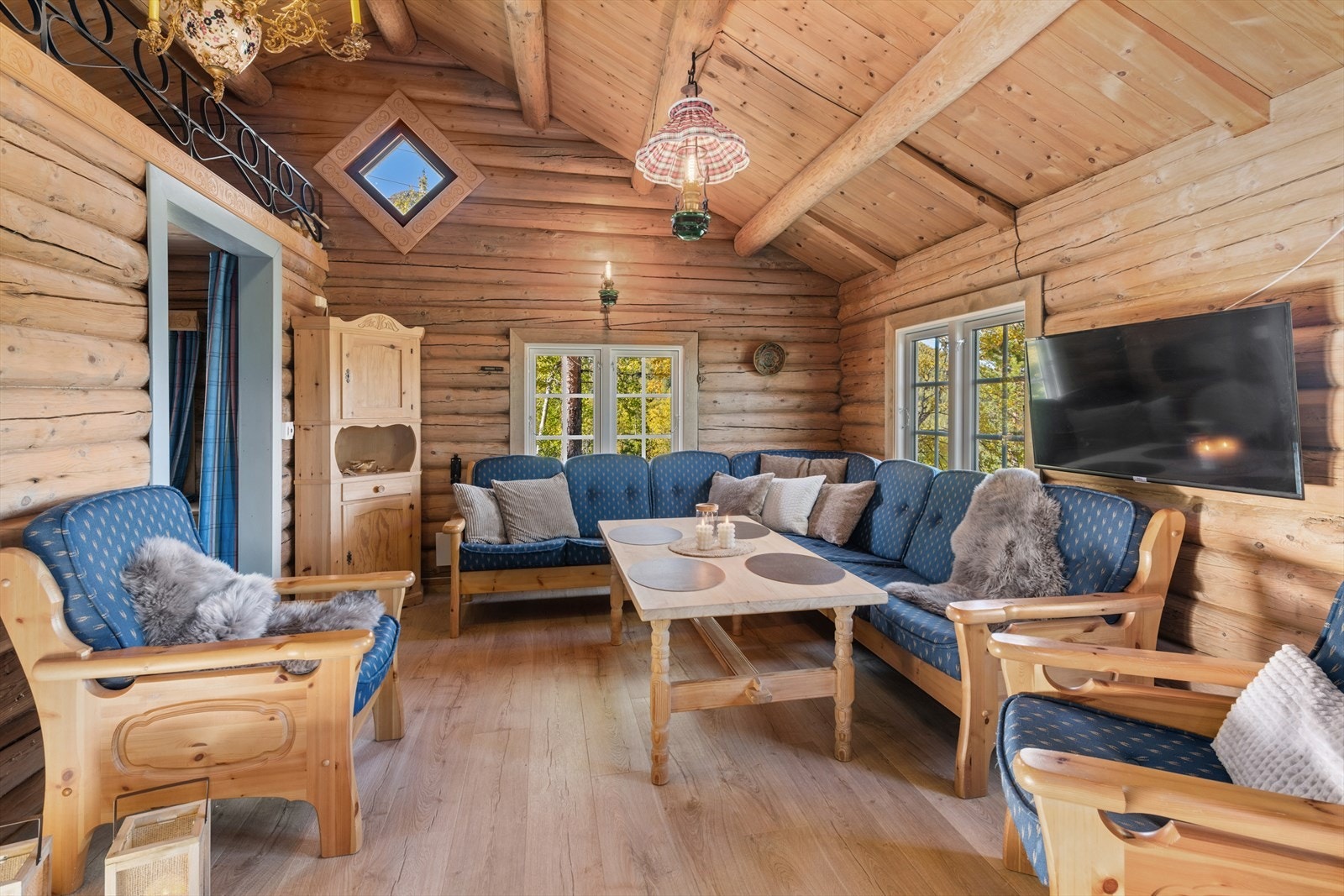 Sjarmerende og autentisk tømmerhytte Galleribilde