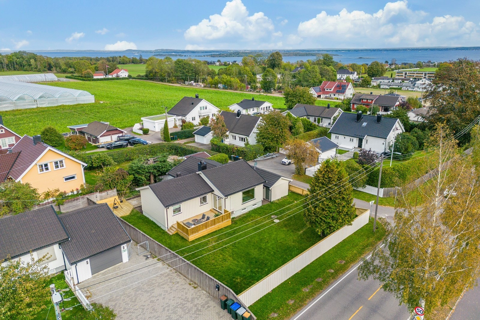 Dronebilde over eiendommen Galleribilde