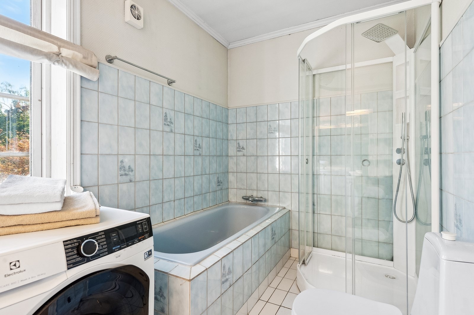 Dette er en bolig som består av totalt to toalettrom og to baderom. Galleribilde