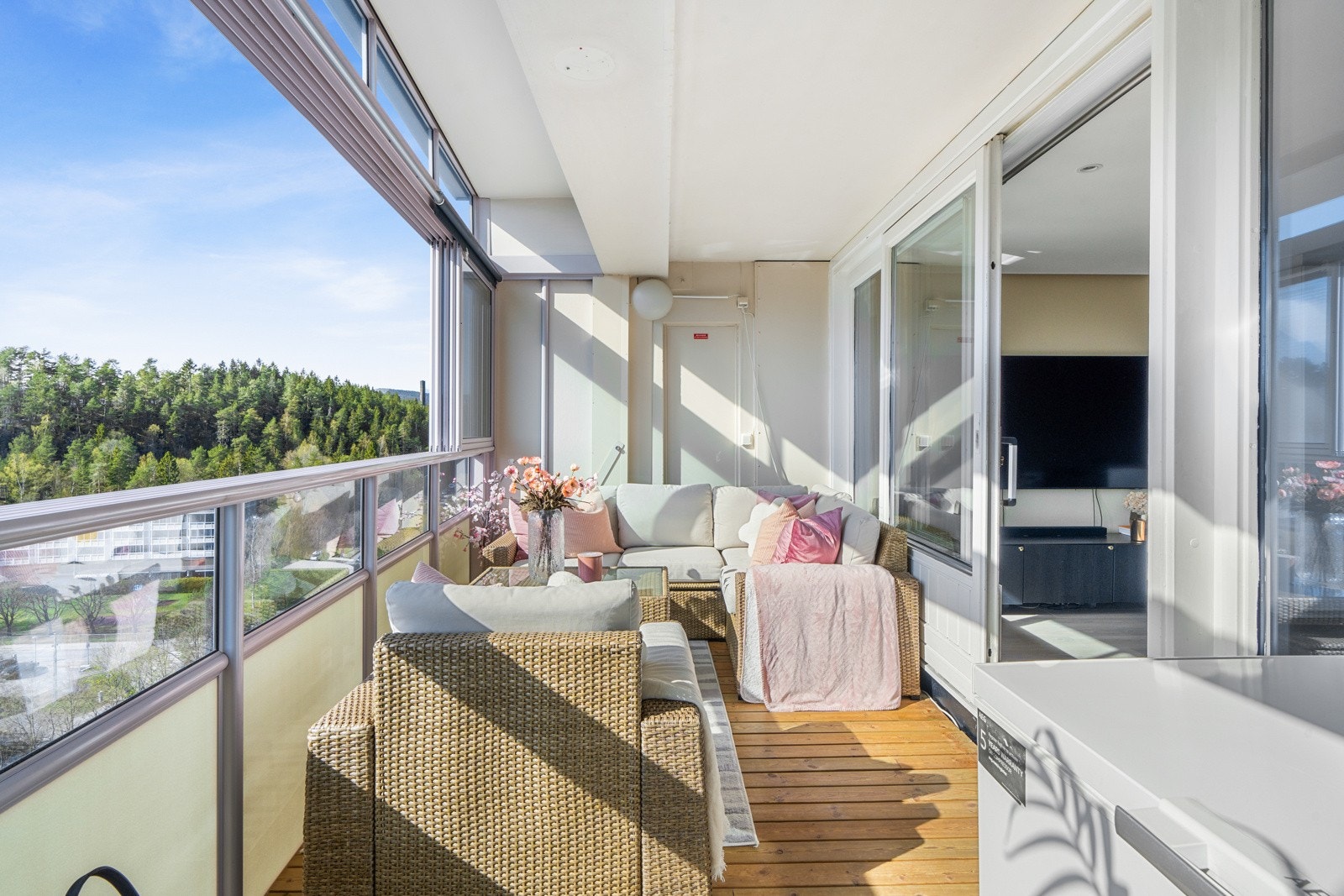 Her har du fantastiske lys og solforhold og godt med plass til utemøbler Galleribilde