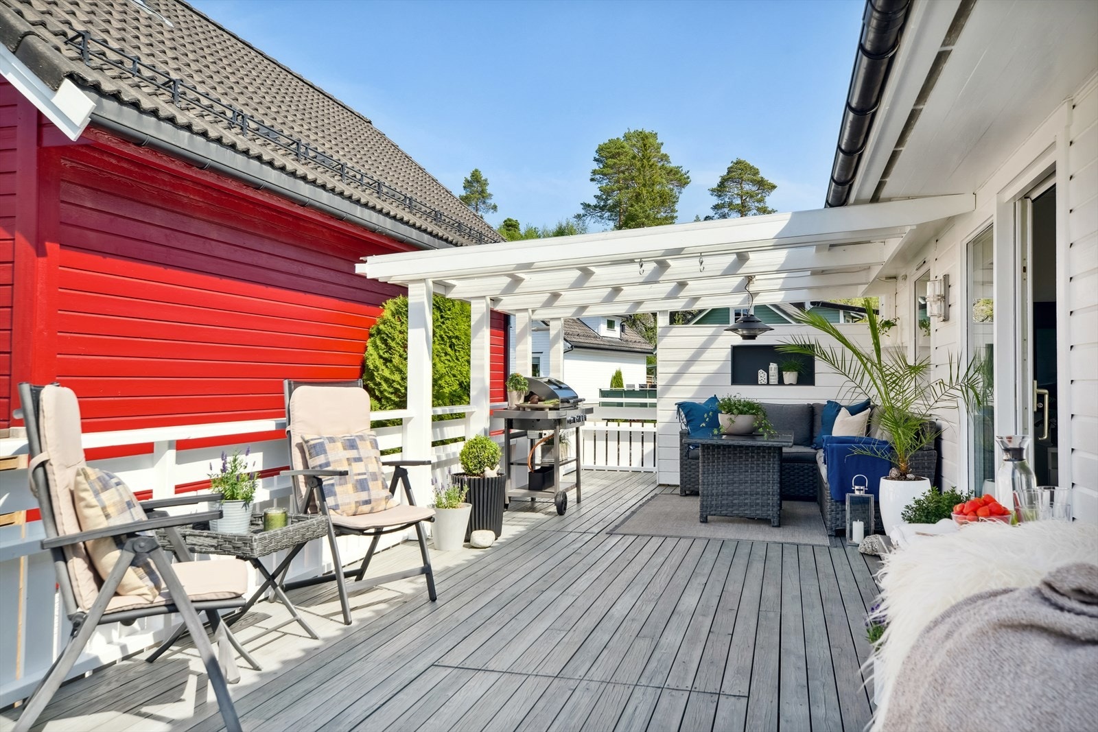 Her er det lunt og fint å sitte på varme sommerkvelder. Galleribilde