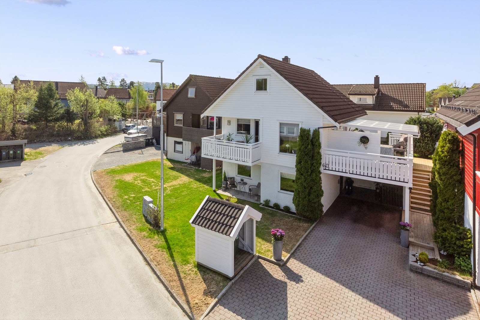 Heimdal Eiendomsmegling v/ Ludvig Bøgseth har gleden av å presentere Nordmyrvegen 60 - en velholdt og innholdsrik enebolig fra 1991. Galleribilde