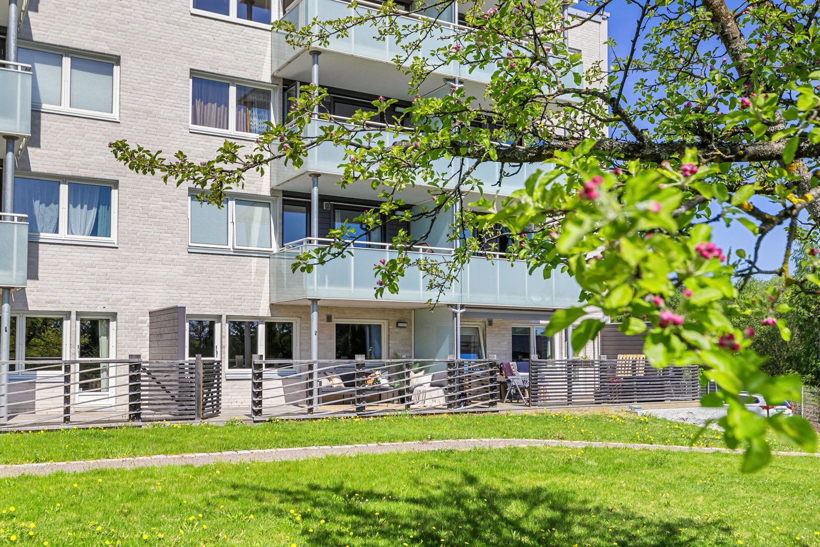 En romslig og gjennomgående 3-roms leilighet med stor terrasse Galleribilde