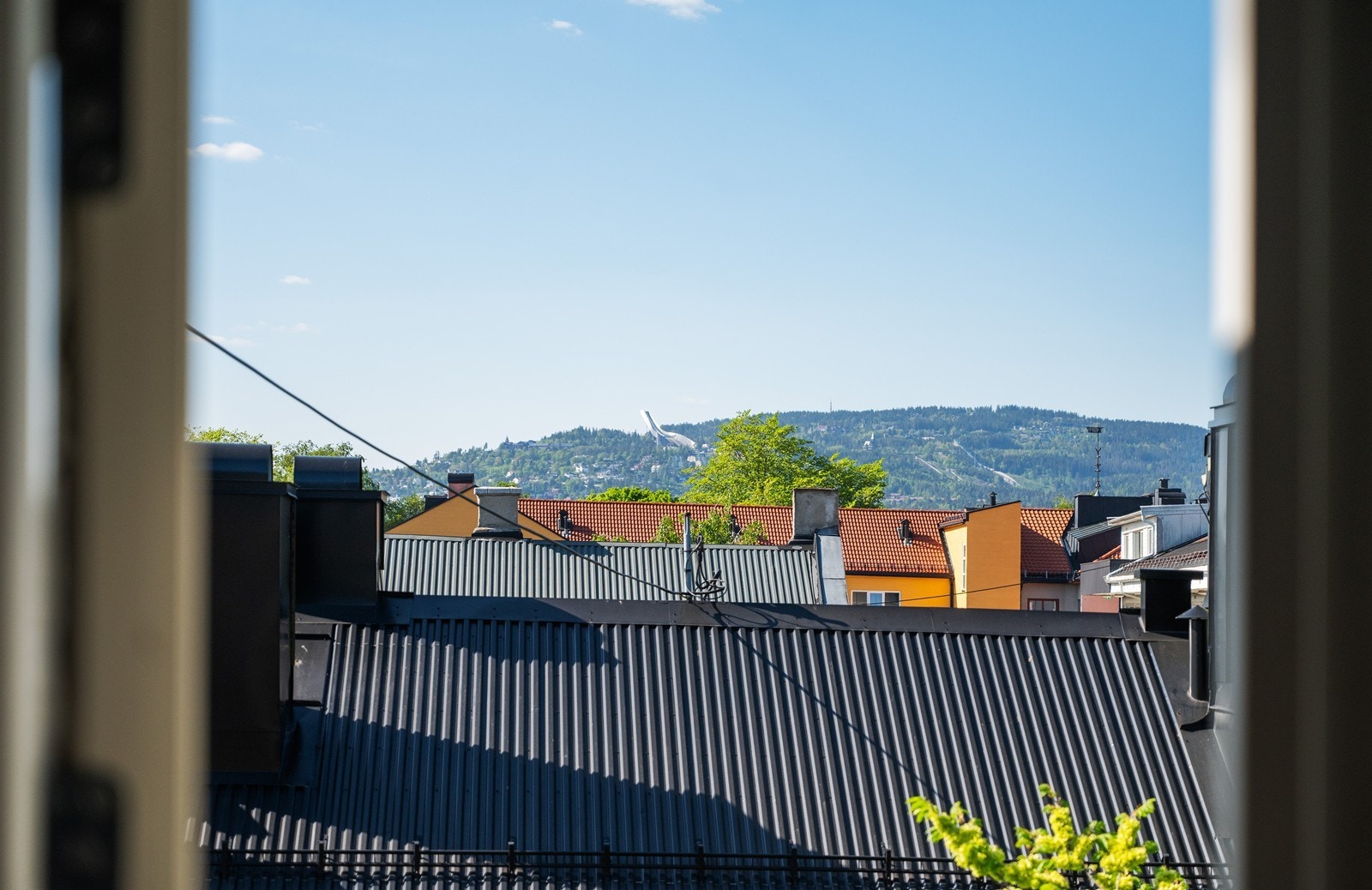 Hyggelig utsikt mot Holmenkollen Galleribilde