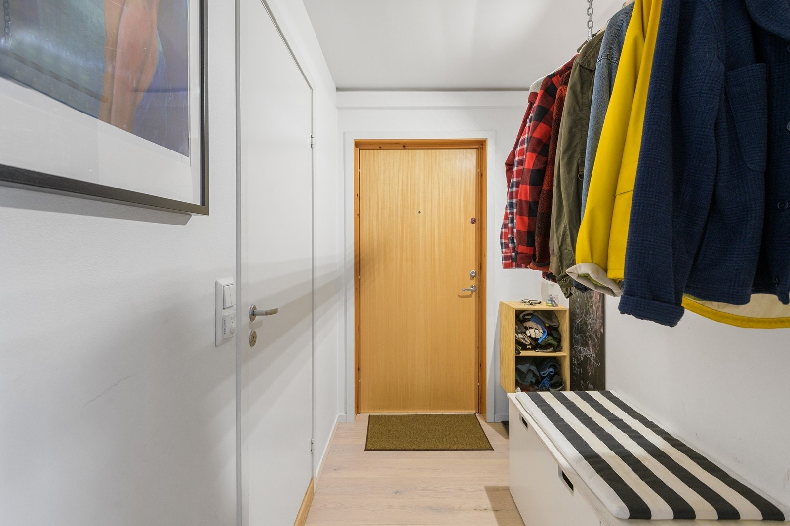 Entré med gode plass til yttertøy og sko Galleribilde