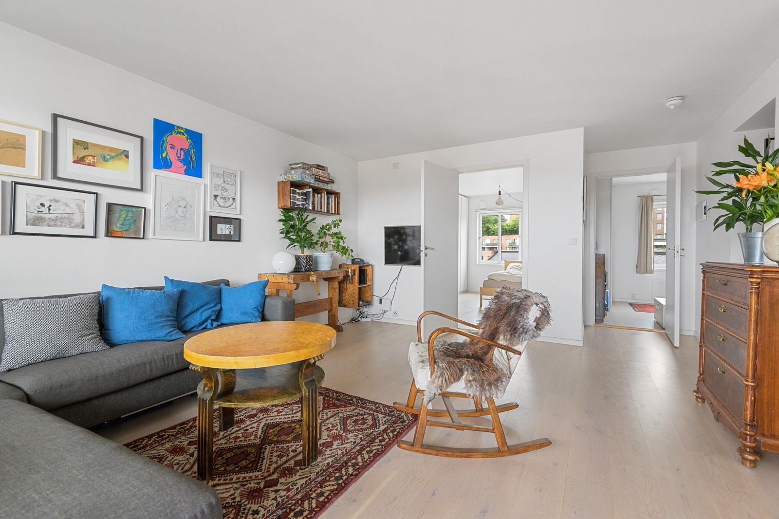 God plass til sofagruppe i stuen Galleribilde
