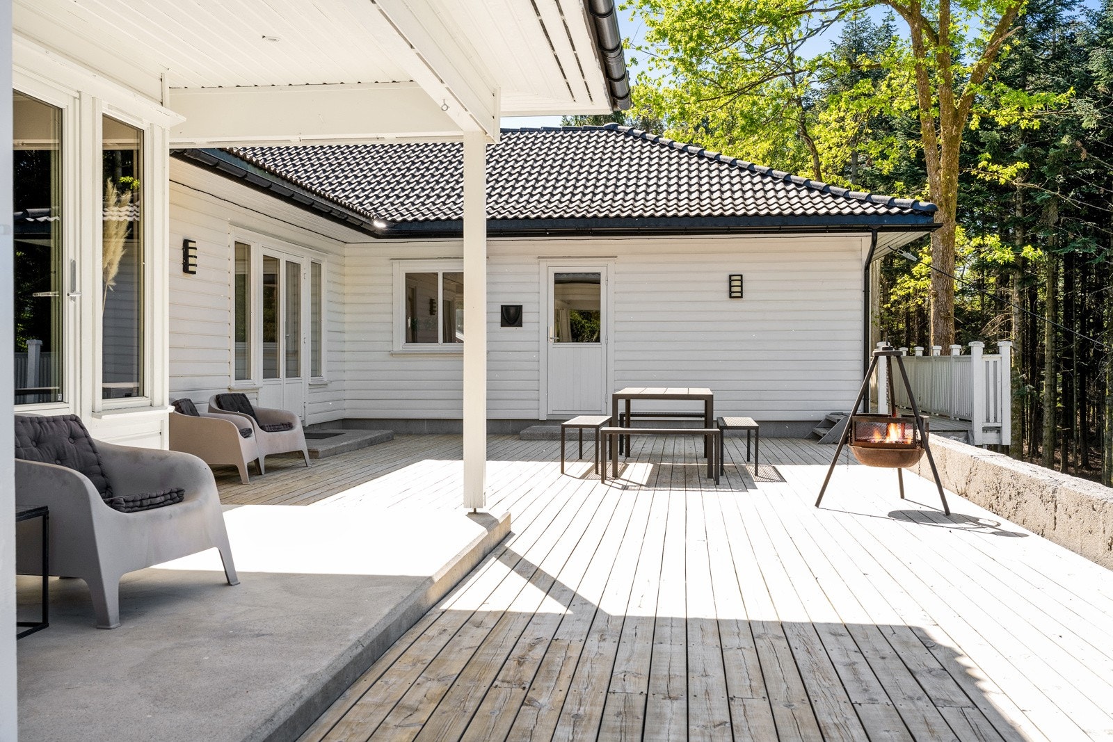 Nyt lange sommerdager på terrassen på hele 95 kvm. Galleribilde