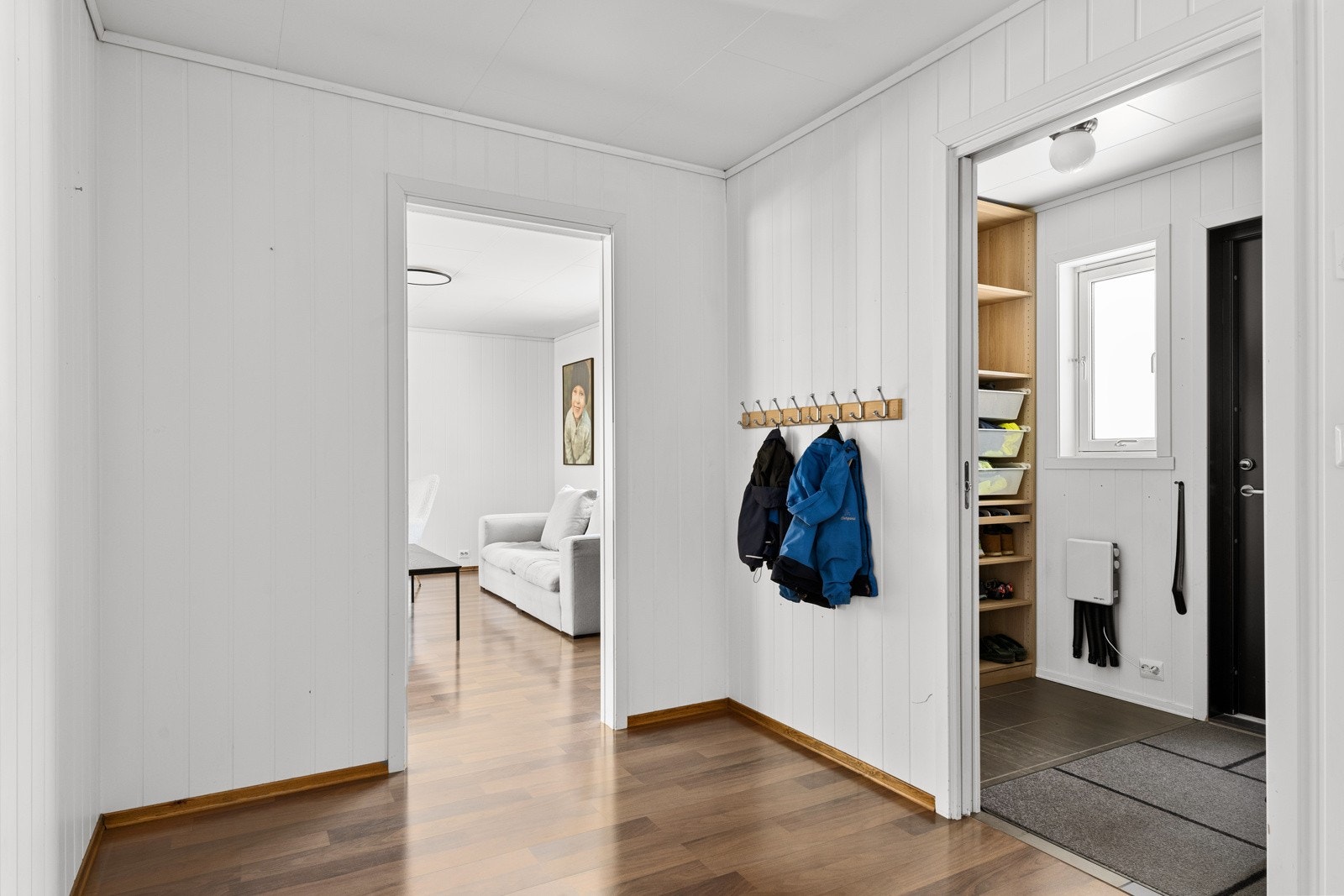 Innbydende vindfang og gang. Galleribilde