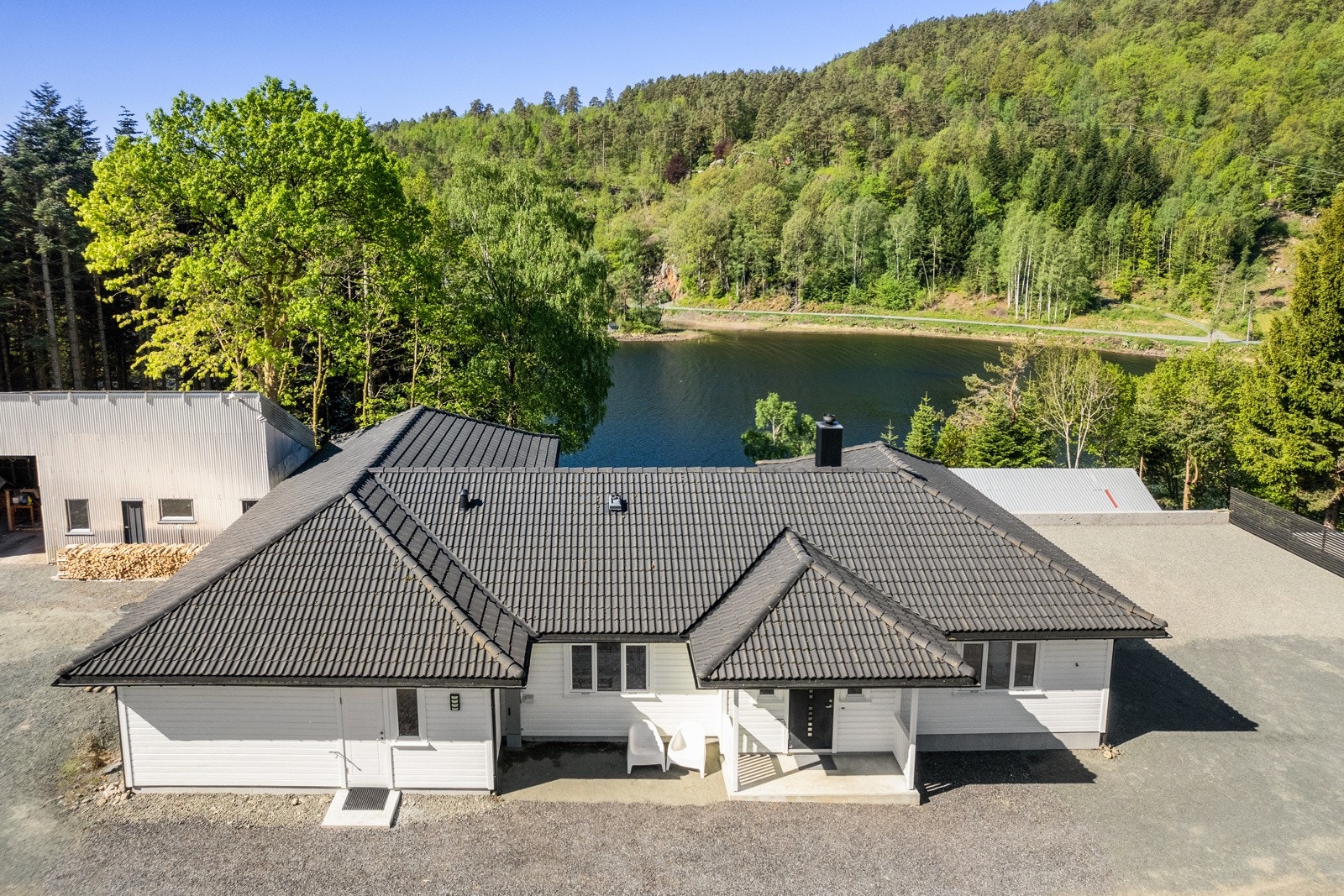 Boligen er bygd i 2008, og fremstår i gjennomgående god standard. Galleribilde