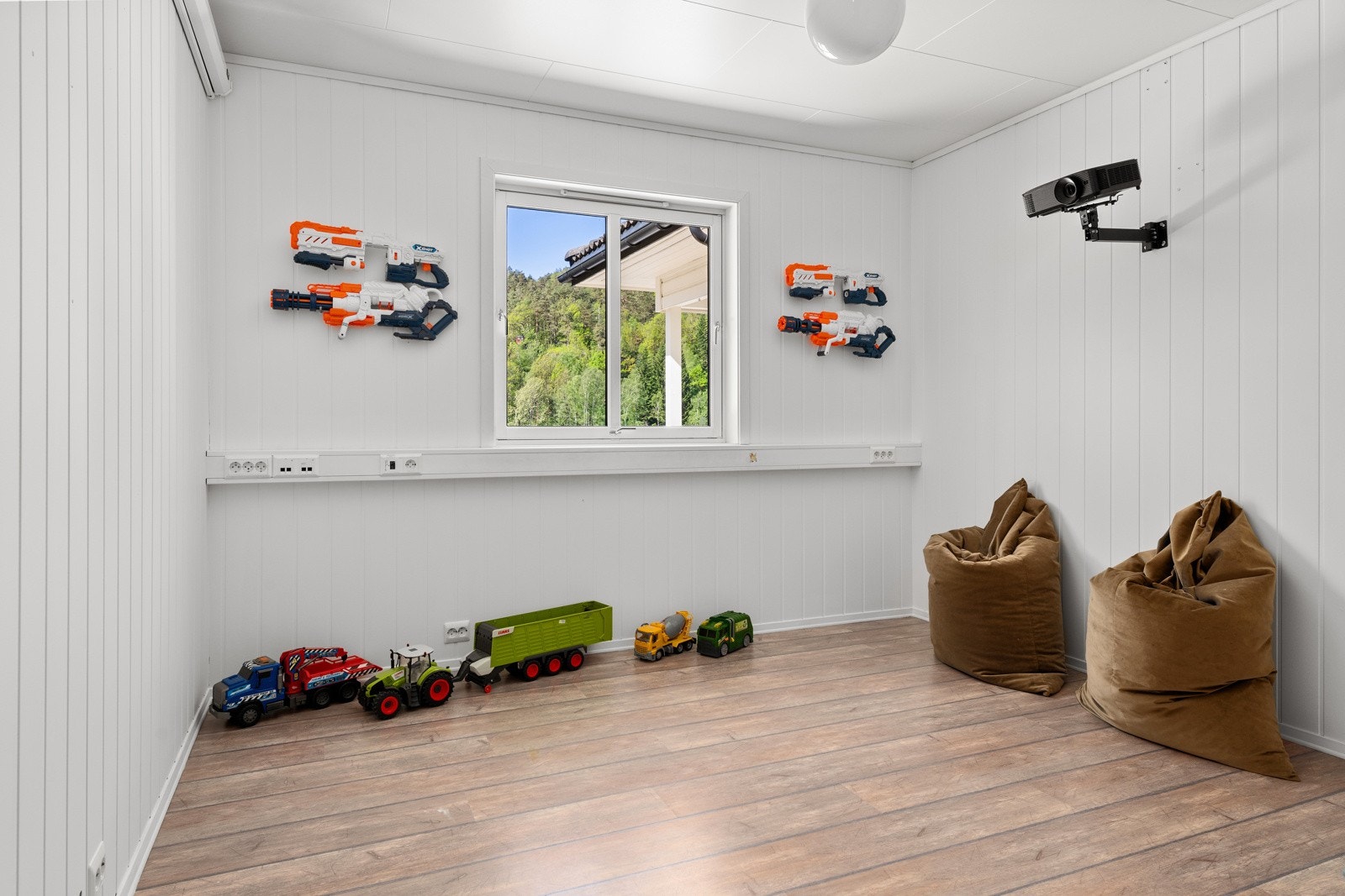 Soverom. Boligen har hele 5 soverom. Galleribilde