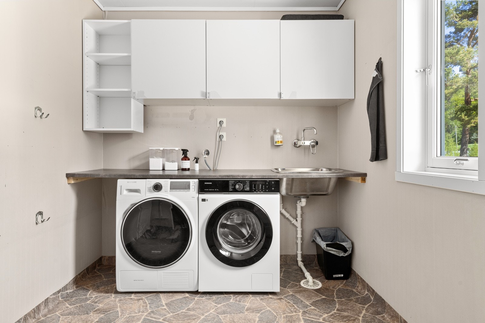 Vaskerom Galleribilde