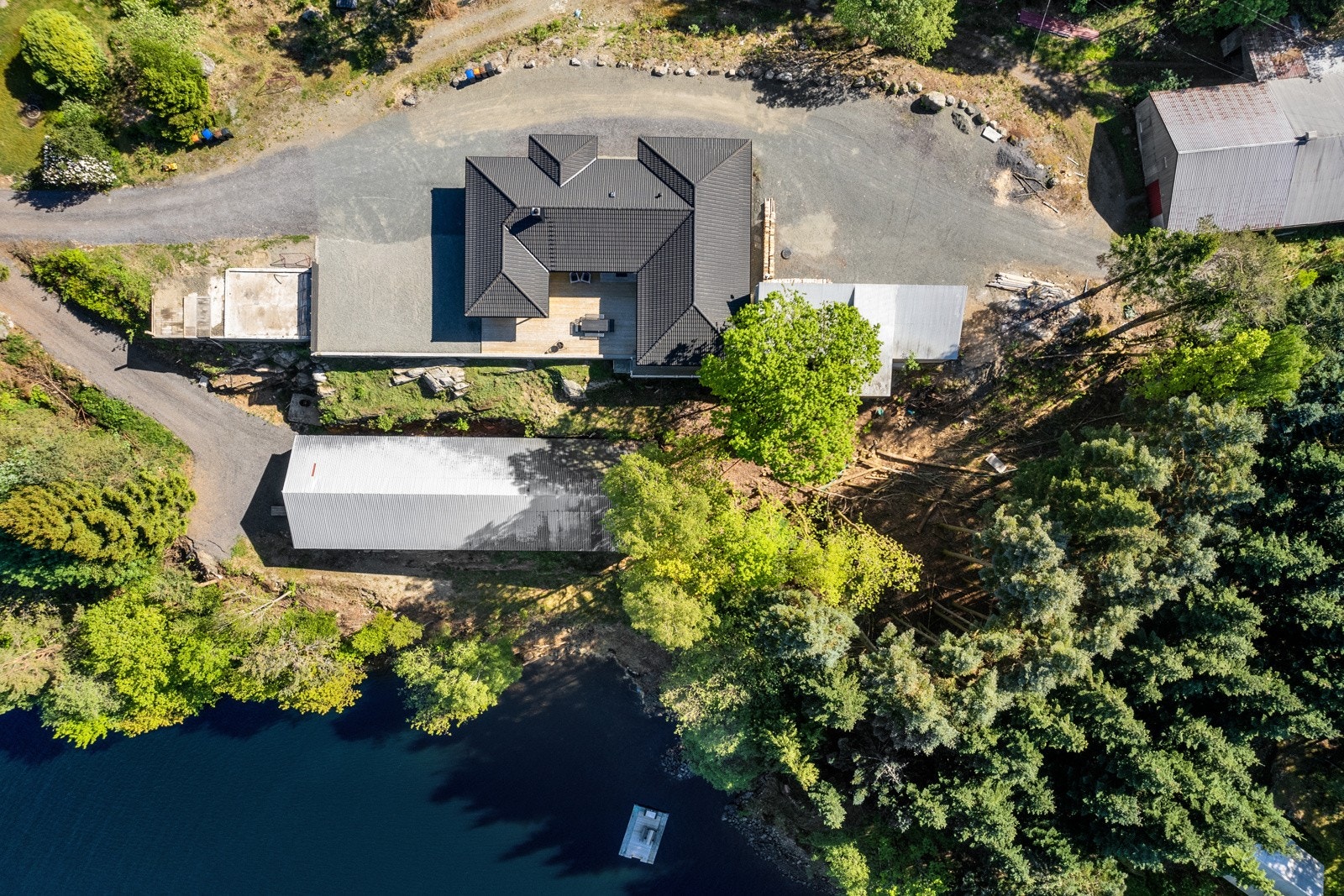 Dronebilde av eiendommen. Galleribilde