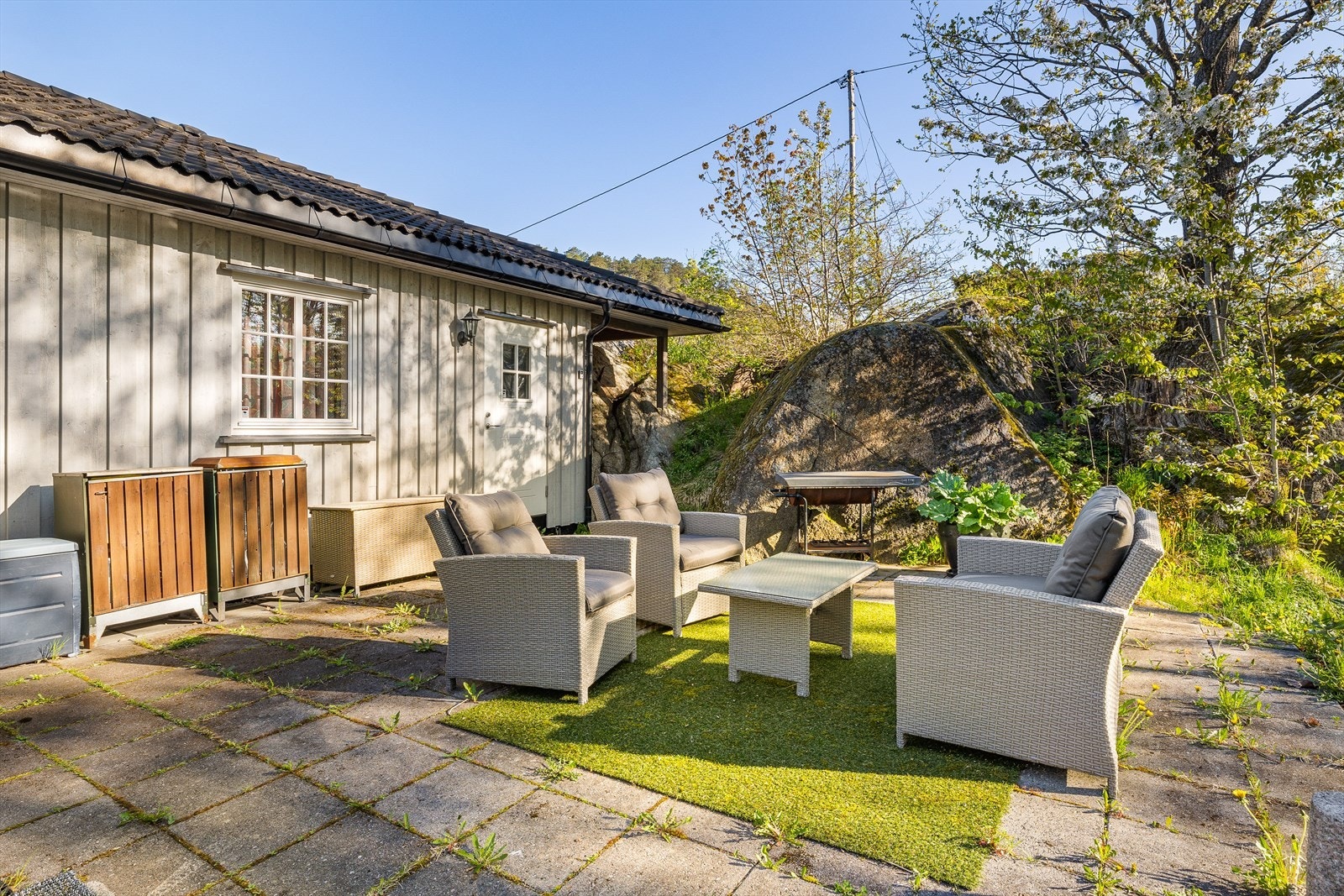 På eiendommen er det sol fra morgen til kveld. Galleribilde