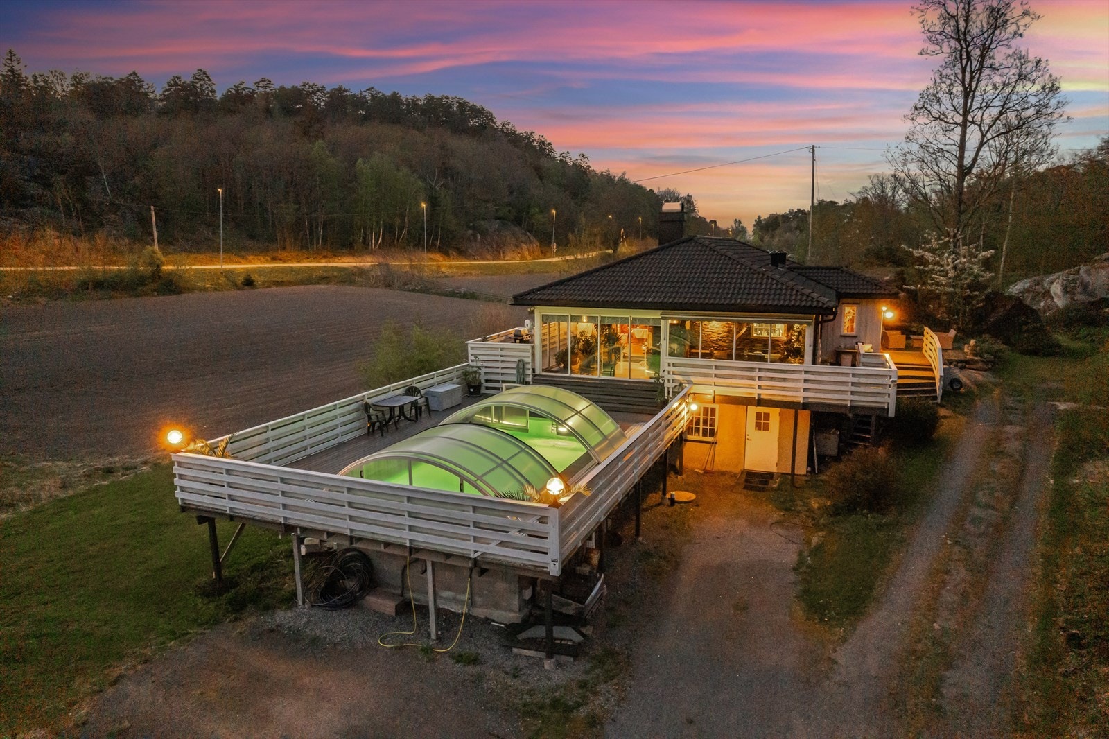 Eiendommen ligger i et meget ettertraktet og barnevennlig boligområde på Langeby. Galleribilde