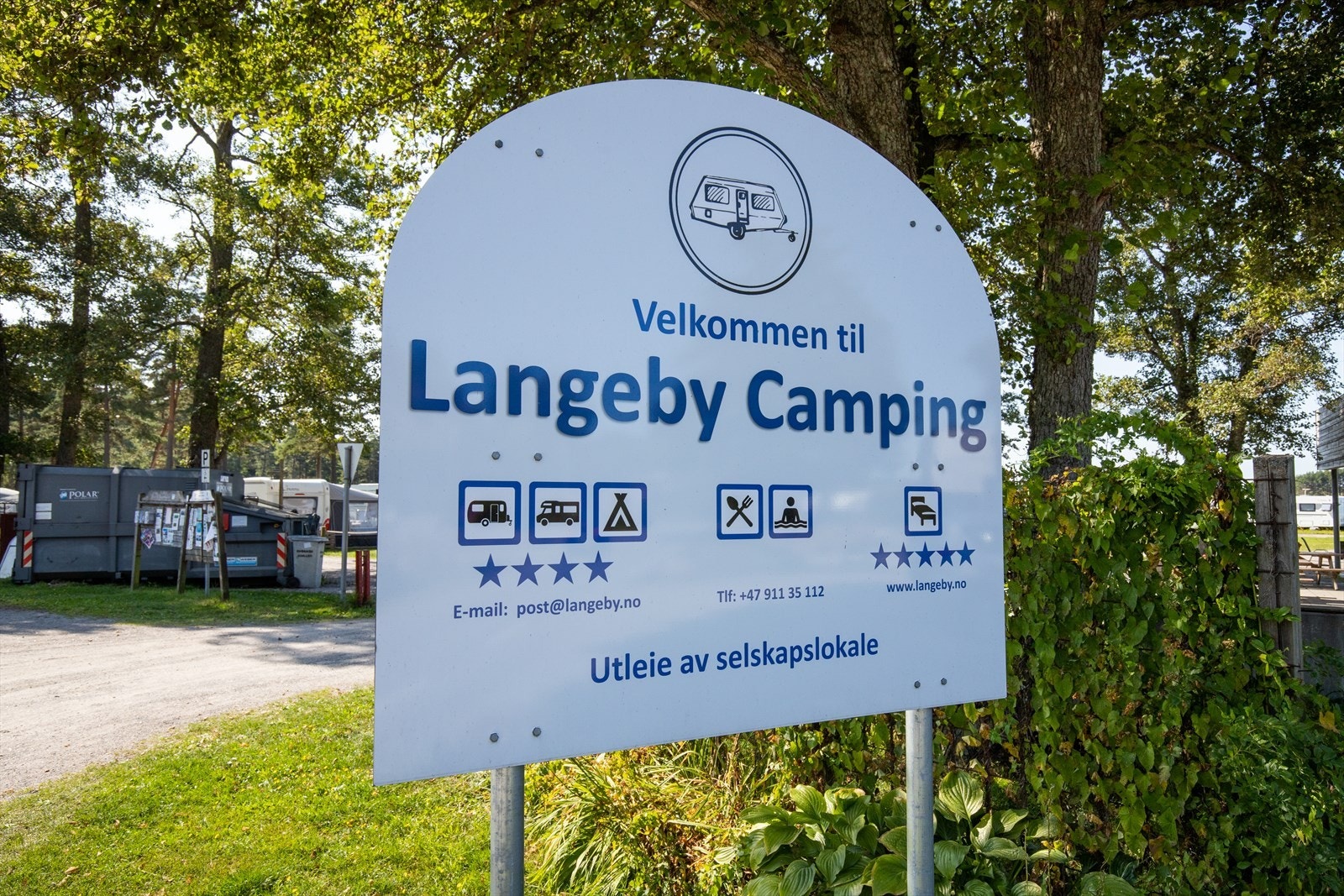Vesterøya er kjent for som et flott sted på sommerstid med mange fastboende og hytteturister.
På Langeby camping kan man på sommerstid nyte godt av nærheten til badestrand og kiosk. Galleribilde