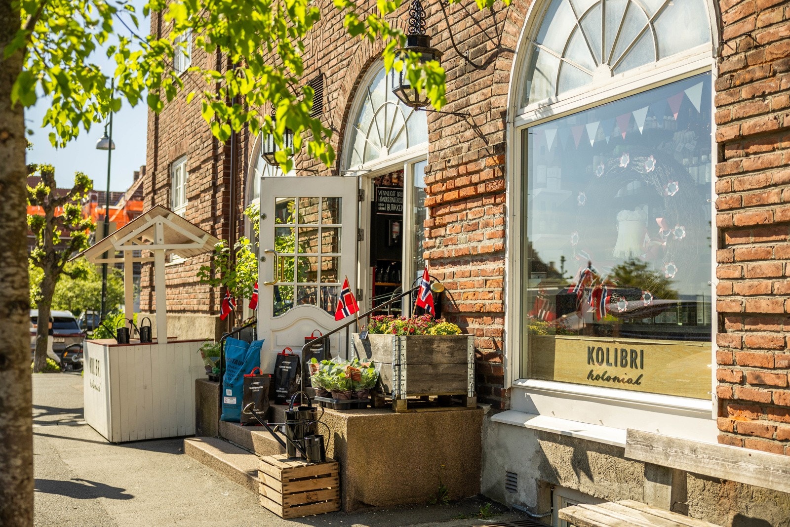 Kolibri Kolonial er en av flere forretninger som har vært her i lang tid. Galleribilde