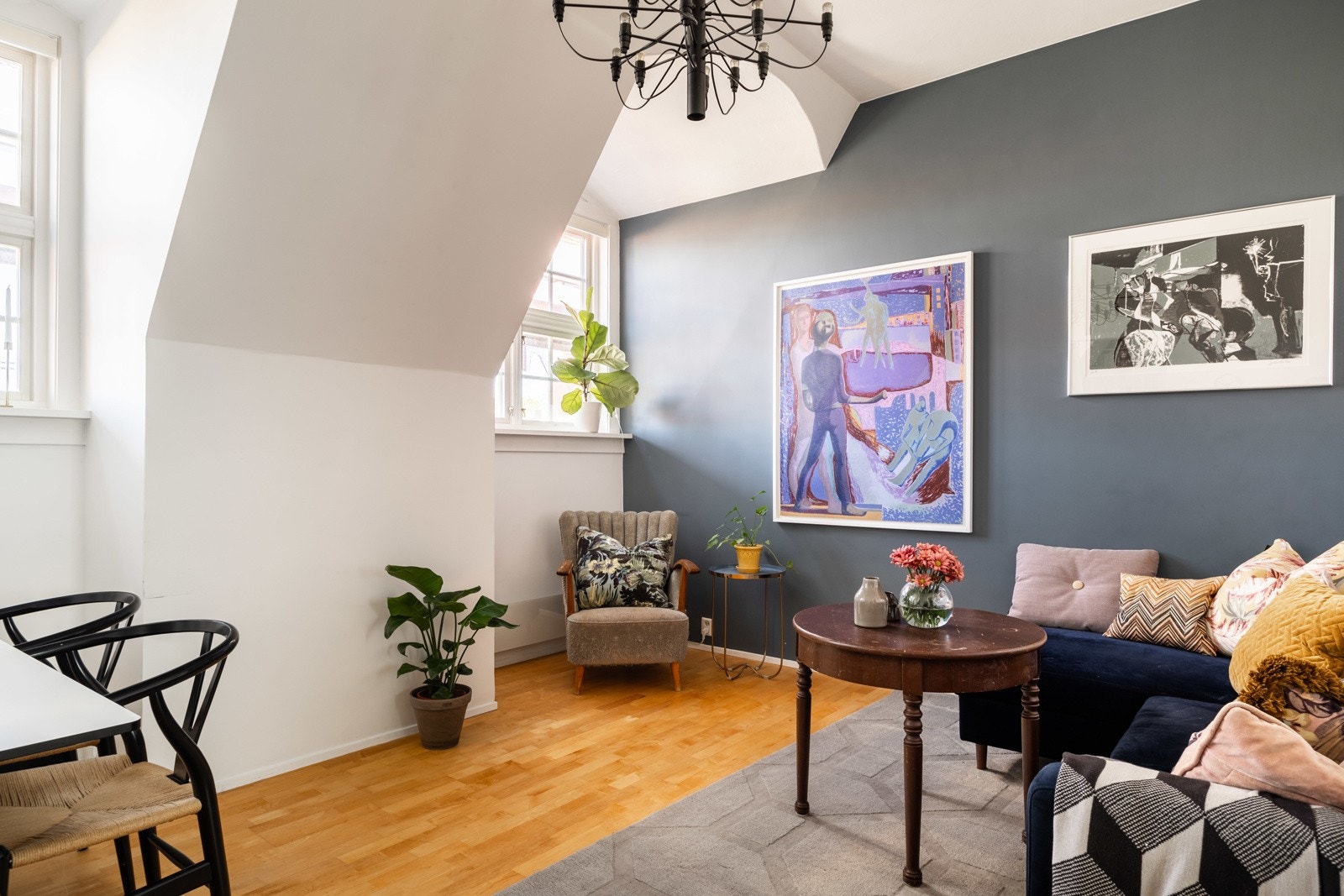 Boligen har inngang fra 2. etasje og går over 2 plan. Galleribilde