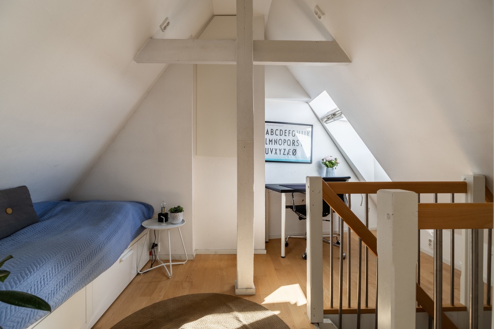 Loftet har et gulvareal på 24 kvm. Galleribilde