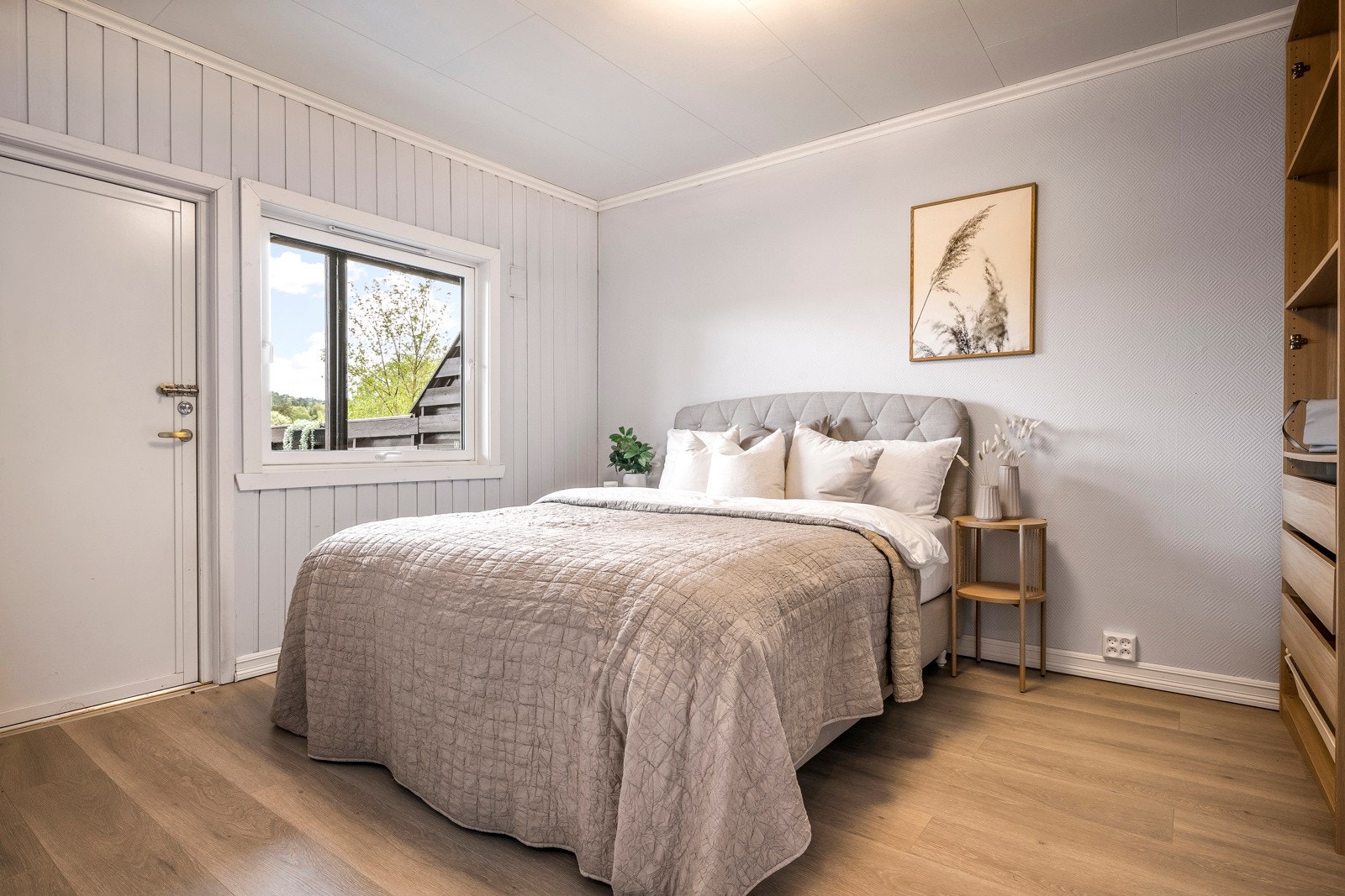 Og det andre på hele 12,8 kvm som gir rikelig med plass til dobbeltseng og garderobeløsning. Galleribilde