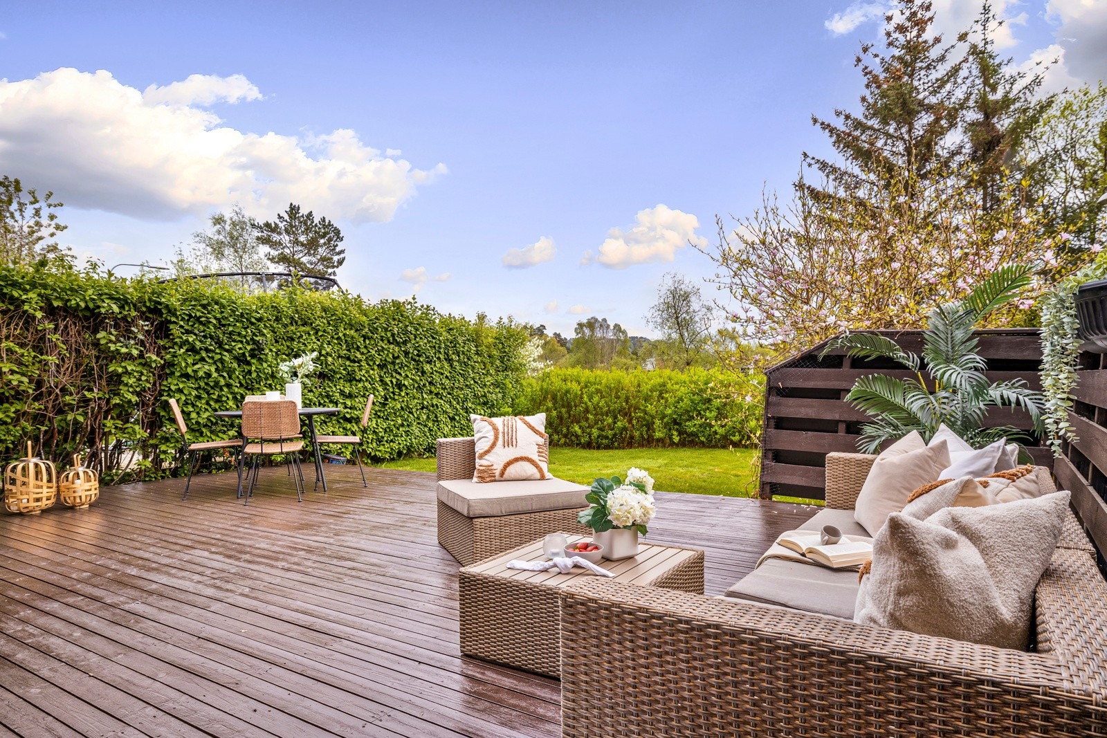 Her har du god plass til å innrede med utemøblement etter eget ønske. Galleribilde