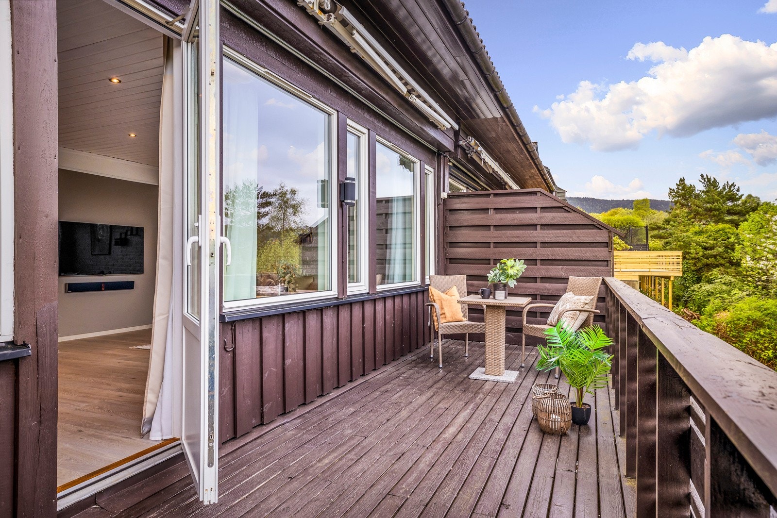 Her har du god plass til å innrede med ønsket utemøblement. Galleribilde